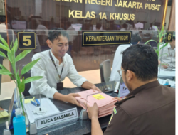 JPU Melimpahkan Berkas Perkara 3 Terdakwa Perkara Suap danatau Gratifikasi Ronald Tannur ke PN Tipikor Jakarta Pusat