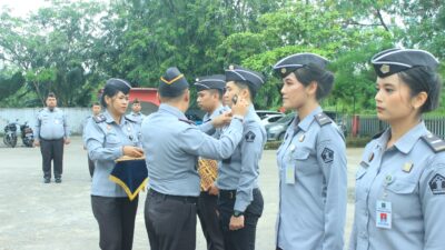 LPKA Batam Gelar Apel Pagi dan Penyematan Tanda Kenaikan Pangkat