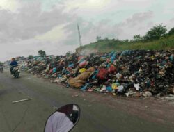 Tumpukan Sampah di Jalan Dapur 12, Warga Keluhkan Bau Busuk