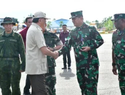 Pangkoarmada III Melepas Keberangkatan Menhan RI dari Bandara Mozes Kilangin Timika