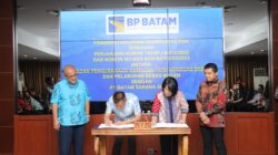 BP Batam – PT Batam Sarana Surya Perkuat Perjanjian Kerja Sama PLTS Terapung